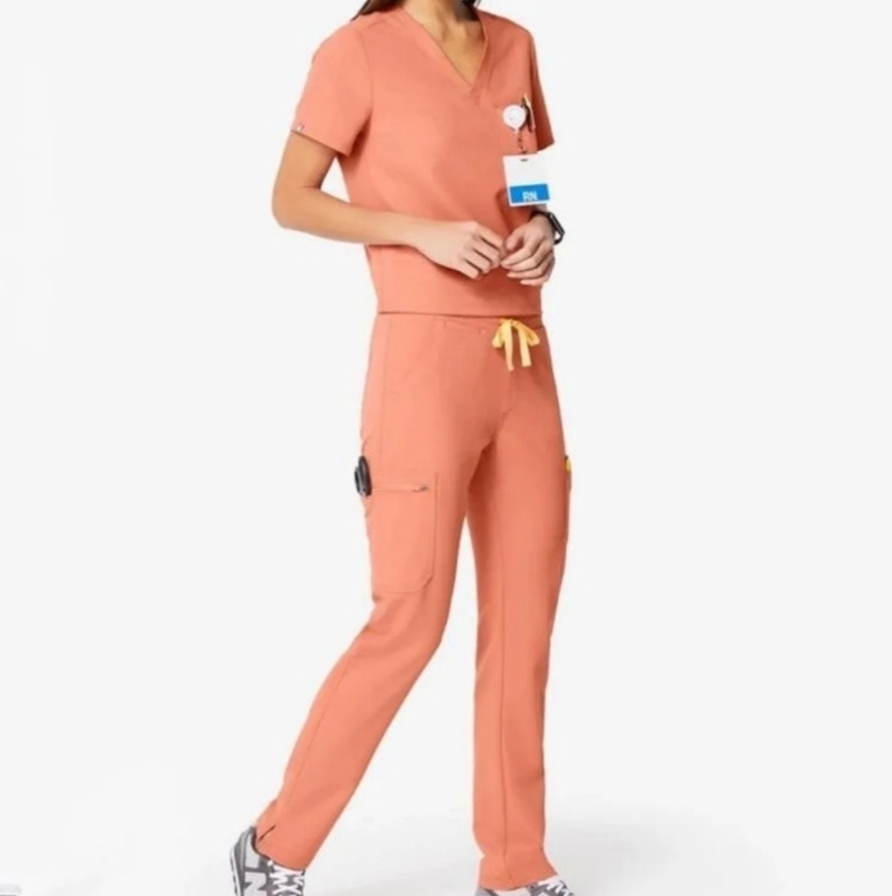 Figs scrub set coral